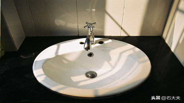 石材材質的洗手臺會出現哪些污染？如何解決？