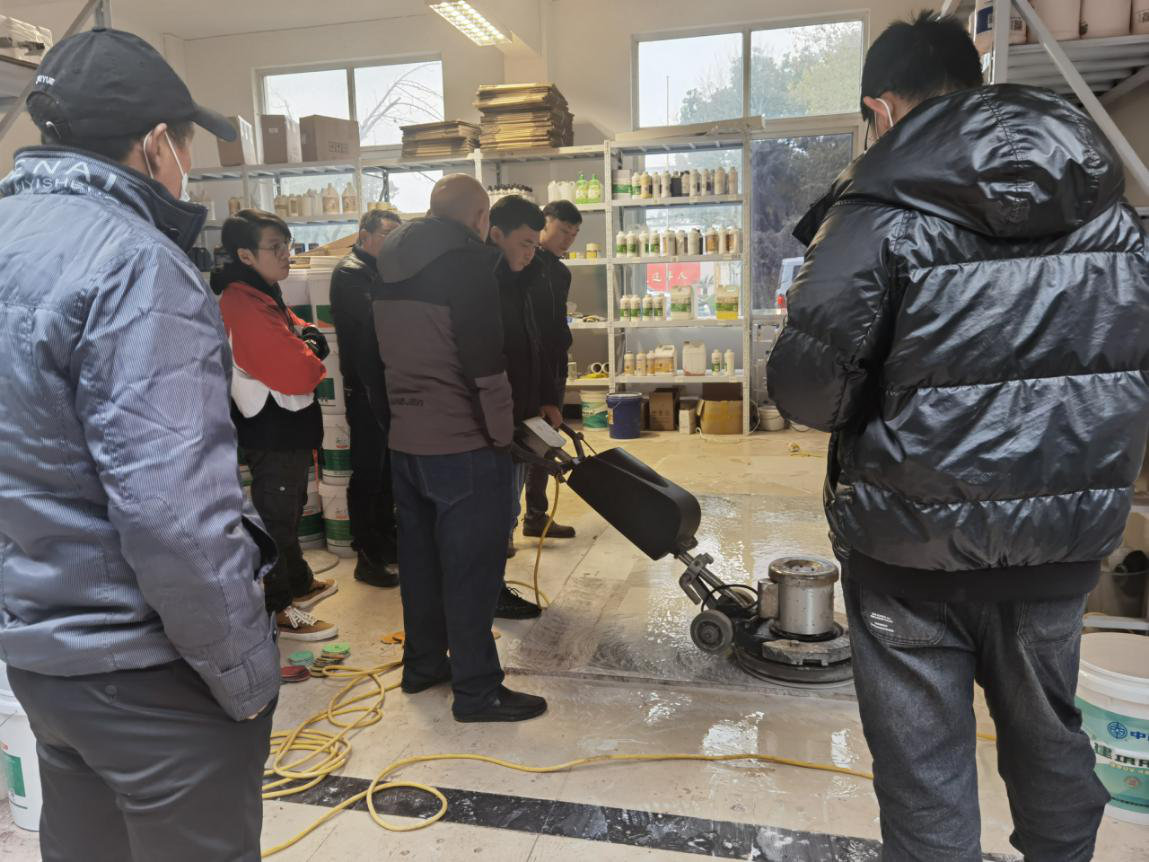 石大夫商學(xué)院石材護(hù)理實(shí)踐課